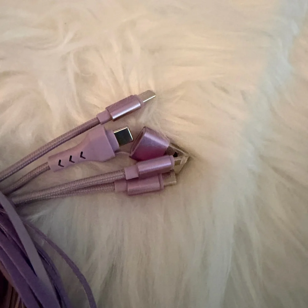Bolsetta Universal Charging Tassels for Apple & Android - Purple